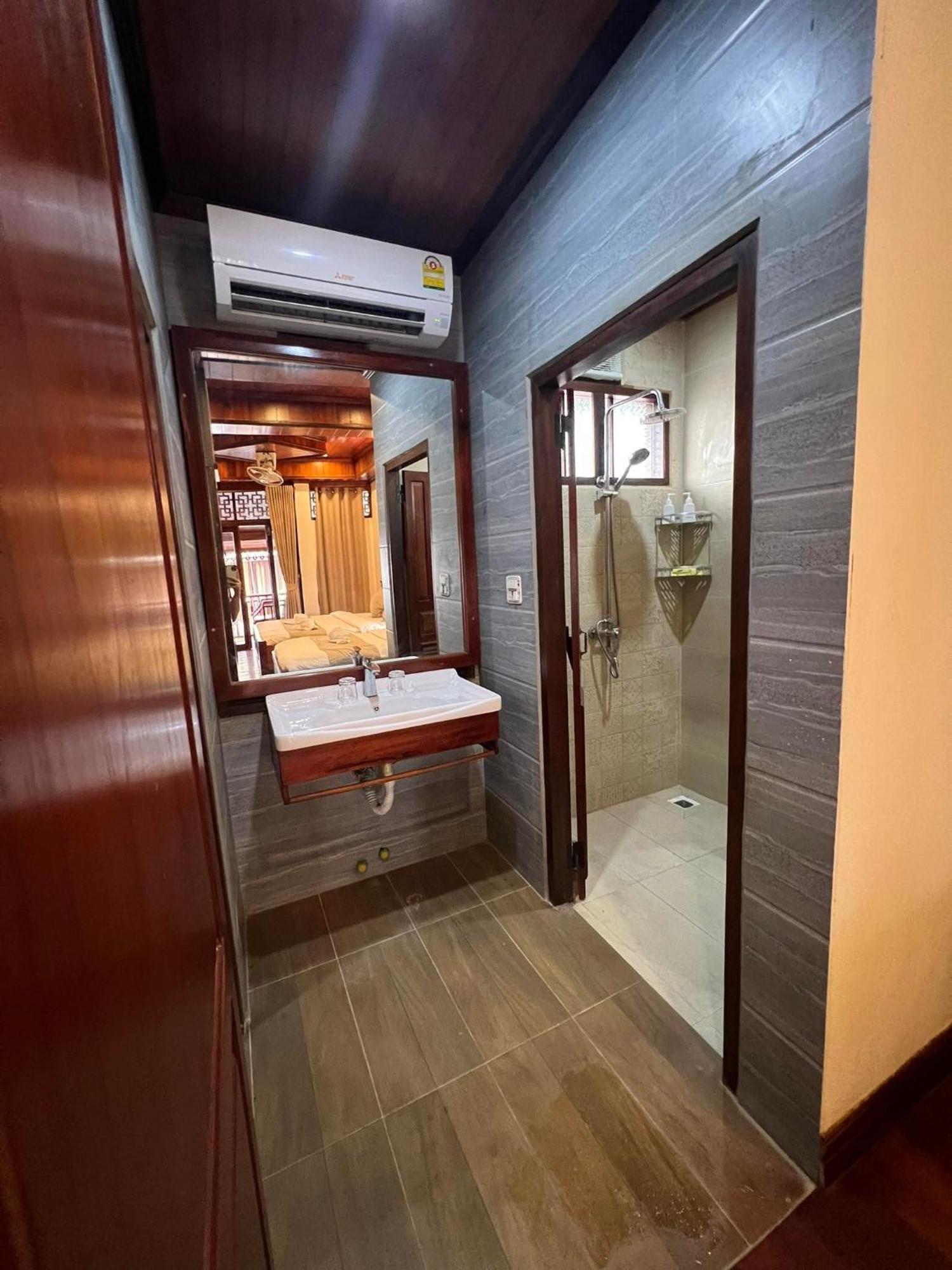 Chaluenxay Boutique Hotel ルアンパバーン エクステリア 写真
