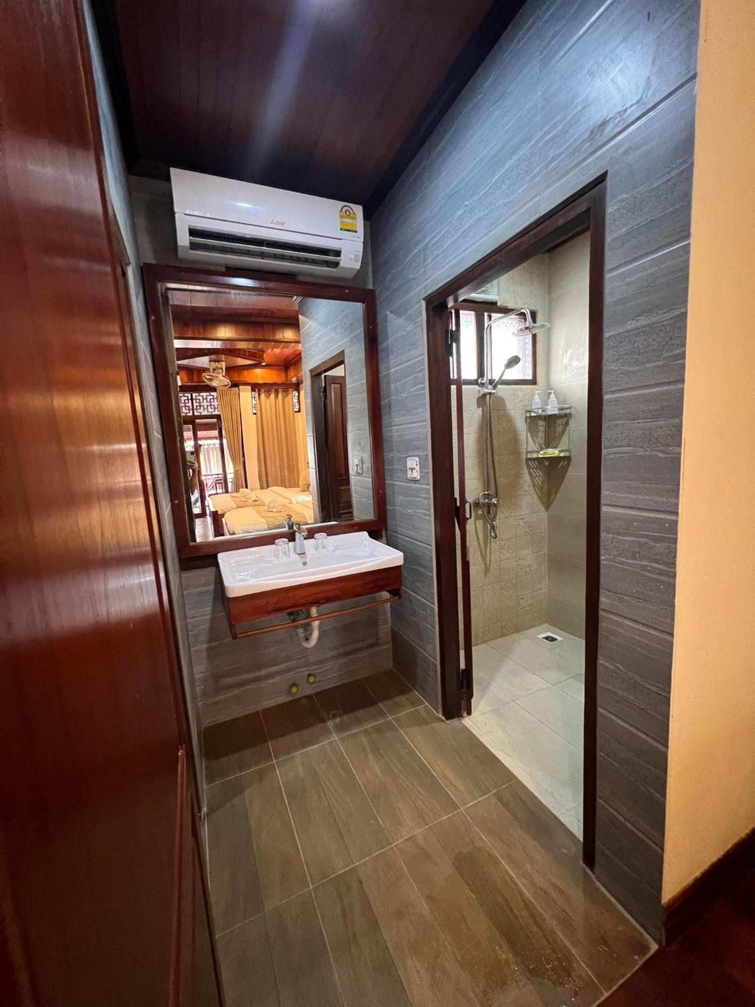 Chaluenxay Boutique Hotel ルアンパバーン エクステリア 写真